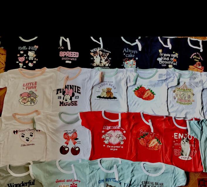 เสื้อครอป เสื้อเด็กแฟชั่น ยาว14 โละขายเหมา ในถุงมีประมาณเกือบ20หรือเกิน ขายยกถุงนี้ 500฿ ค่ะ คุ้มมาก เพราะคำนวณตอนนั้นยกถุงเกือบ800เลย เป็นงานผ้าดีมาก