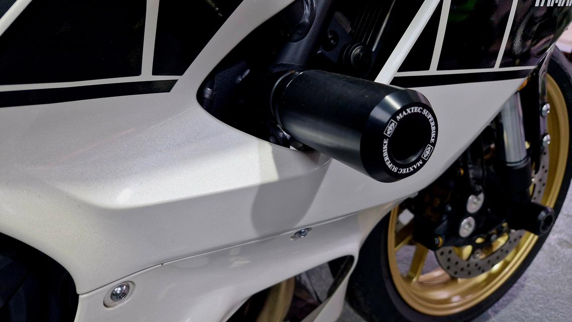 Yamaha R7 8