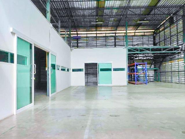 โกดัง พร้อมบ้านเดี่ยว MRT บางรักน้อย-ท่าอิฐ 1.4 กม.ห้องประชุม 800 ตร.ม.200 ตร.วา. ตลาดแยกบางพลู 4.3 กม. บิ๊กซีท่าอิฐ 2.6