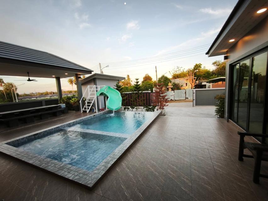 บ้านเดี่ยวพร้อมสระว่ายน้ำ ขนาดใหญ่ 8