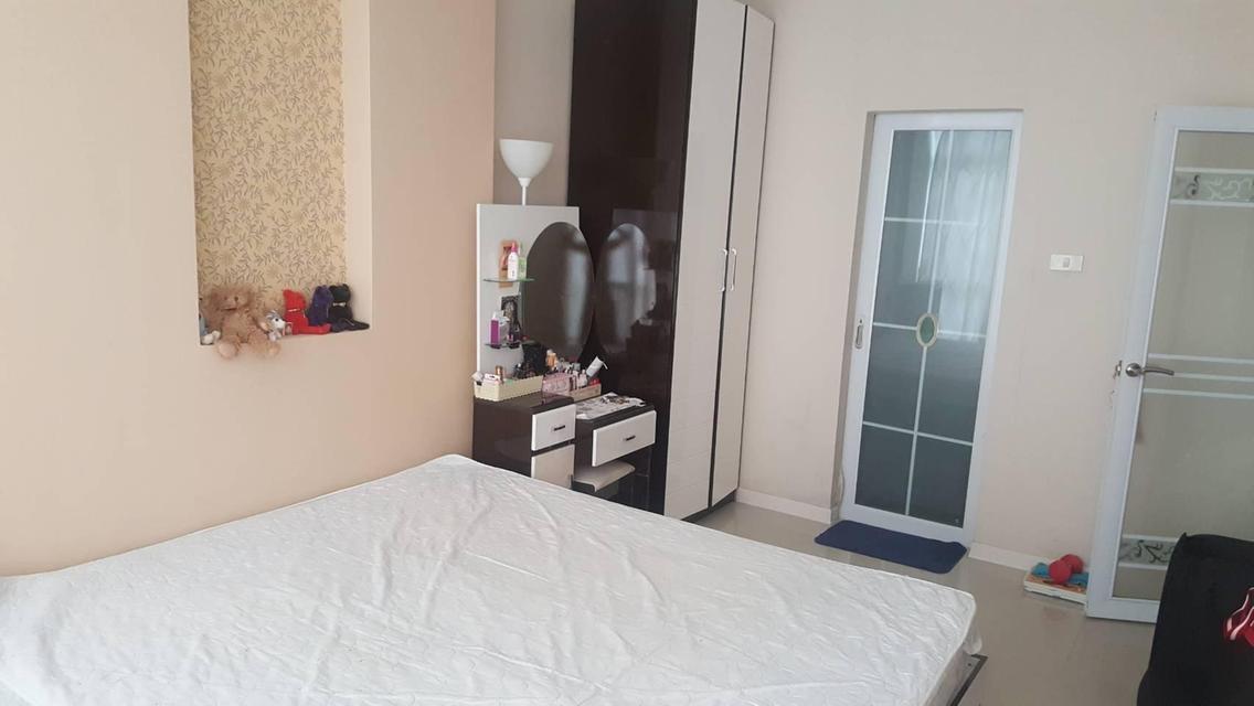 คอนโดมิเนี่ยม 2 ห้องนอน 2 ห้องน้ำ 1 ห้องรับแขก 4