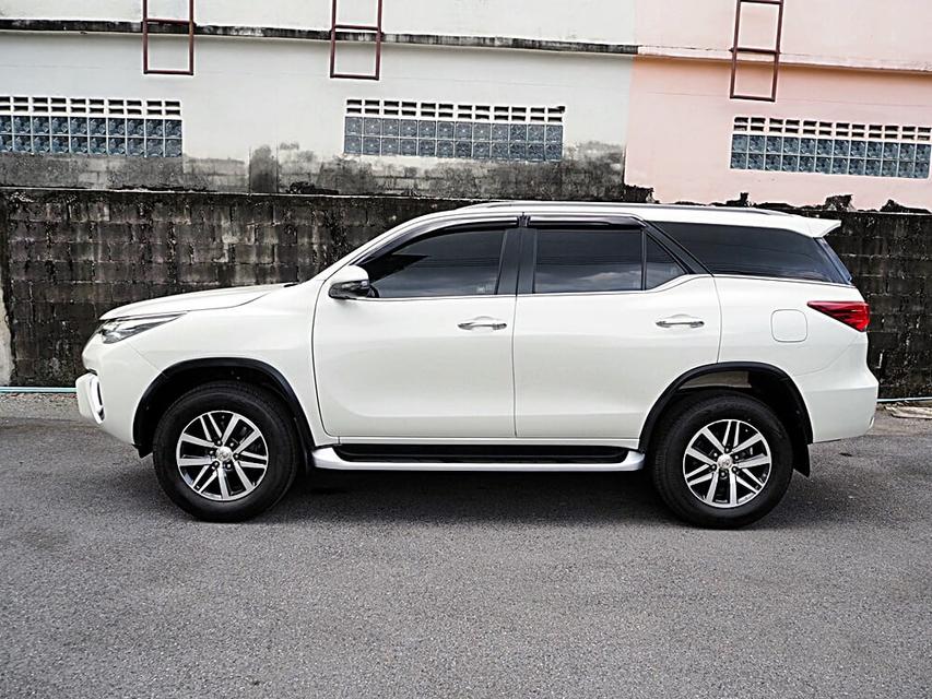 TOYOTA FORTUNER 2.4 V ปี2019