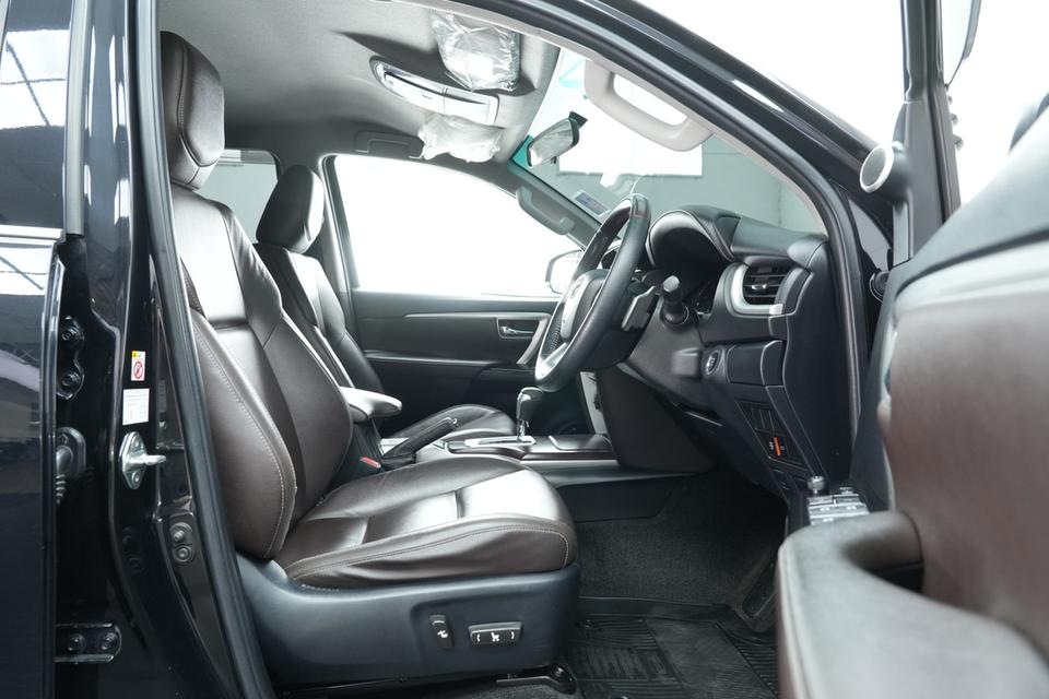 2019 TOYOTA FORTUNER 2.4 V 2WD SUV สีดำ เลขไมล์ 120847 กม. 12
