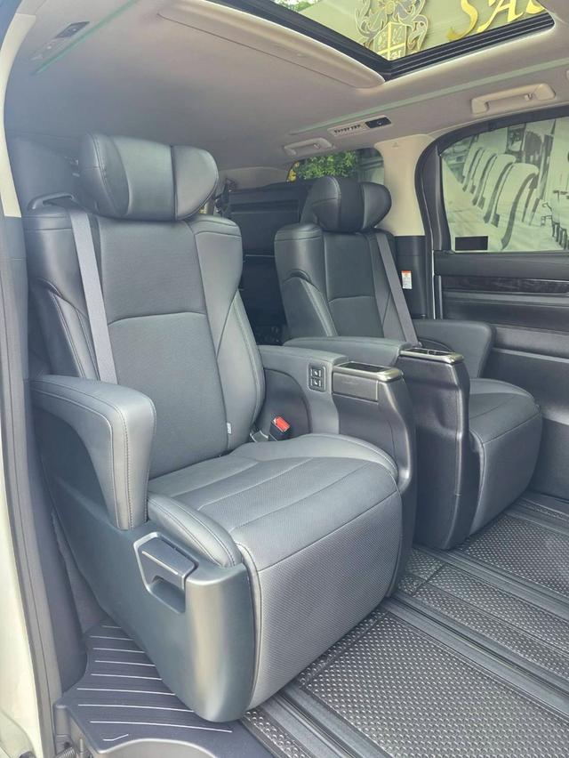 Toyota ALPHARD 2.5SC PACKAGE สีขาว ปี 2022 ไมล์ 20,000 กม.  12