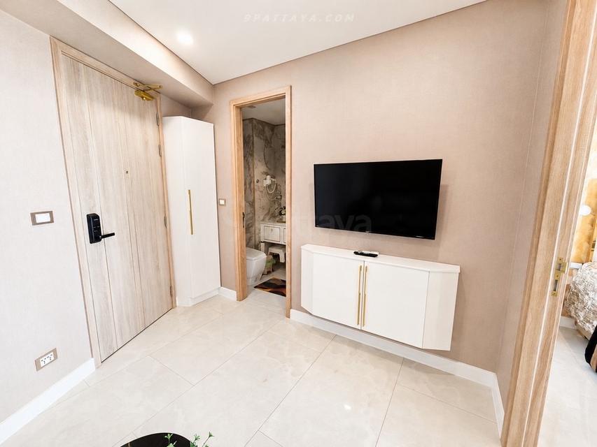 Urgent Sale — 1-Bedroom Condo at Copacabana JomtienUrgent sale at Copacabana Jomtien, a luxury beachfront condominium in Jomtien. Multiple high-floor 4