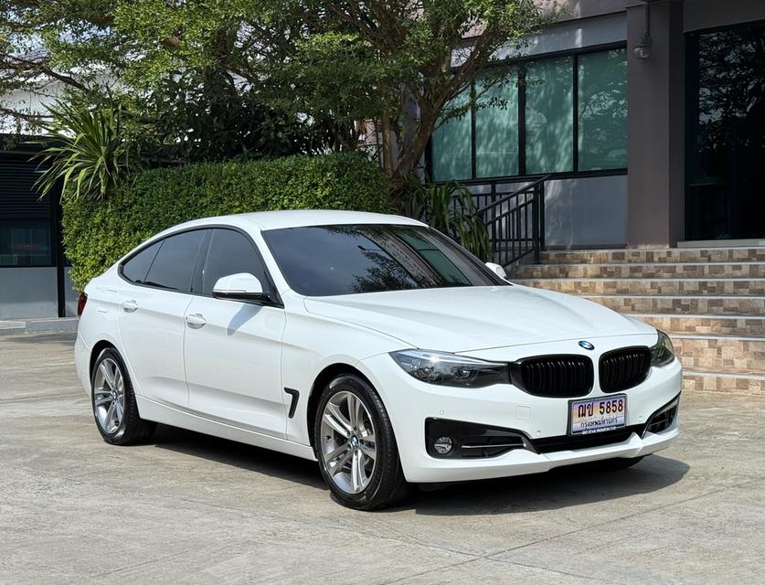 2020 BMW 320D GT SPORTLINE รถมือเดียวออกป้ายแดง รถวิ่งน้อย ไม่มีอุบัติเหตุ วารันตียังเหลืออีกนานครับ