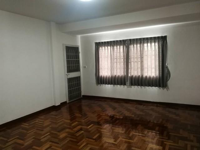 ให้เช่าบ้านเดี่ยว 2 ชั้น 80 ตรว. นวมินทร์ 111 เข้าออกได้ทั้งนวมินทร์ และเลียบด่วน ใกล้โรงเรียนอนุบาลเด่นหล้า 8