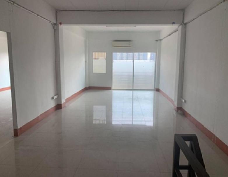 ให้เช่าอาคารพาณิชย์ 2 คูหา 4.5 ชั้น ริมถนนลาดกระบัง เข้าซอยไม่ลึก แอร์ 10 เครื่อง จอดรถในรั้ว 2 คัน 8