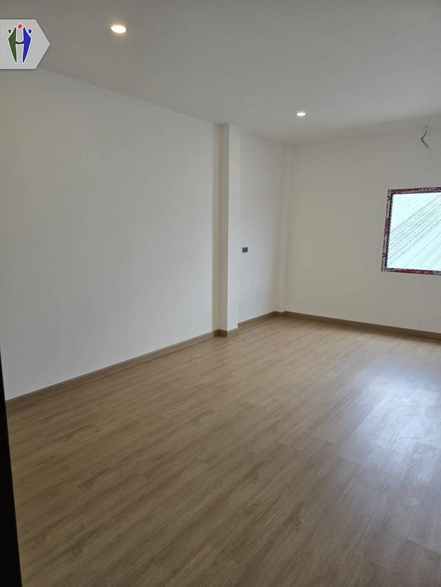 โฮมออฟฟิศสองชั้น ให้เช่า เขาน้อย-เขาตาโล •	ขนาด 34 ตารางวา 2 ชั้น •	3 ห้องนอน 4 ห้องน้ำ •	ไม่มีเฟอร์นิเจอร์  •	ค่าไฟและค่าน้ำจ่ายตามบิลรัฐบาล สถานที่ต 10