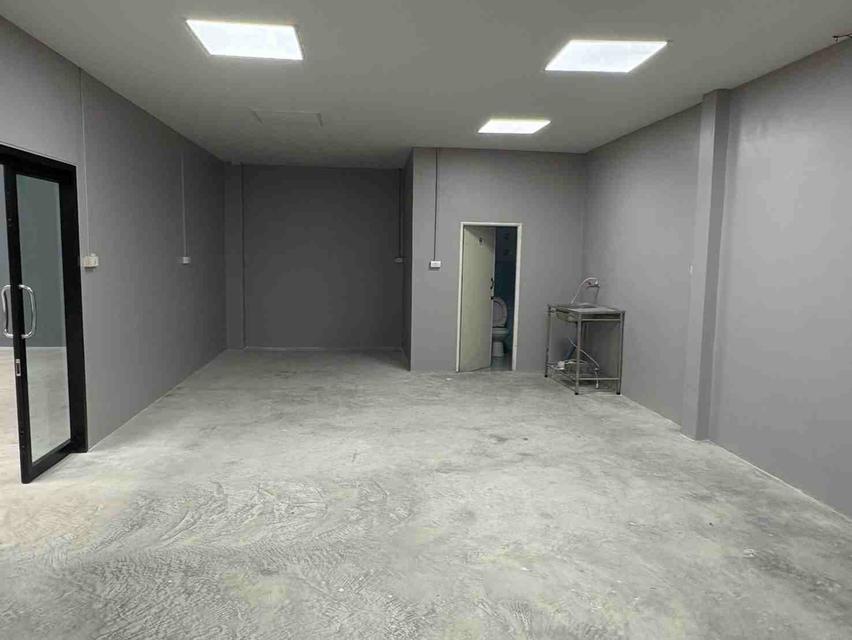 B1027 ให้เช่าโกดังสินค้าขนาด 400 ตารางเมตร ซอยลาดกระบัง14/1 2