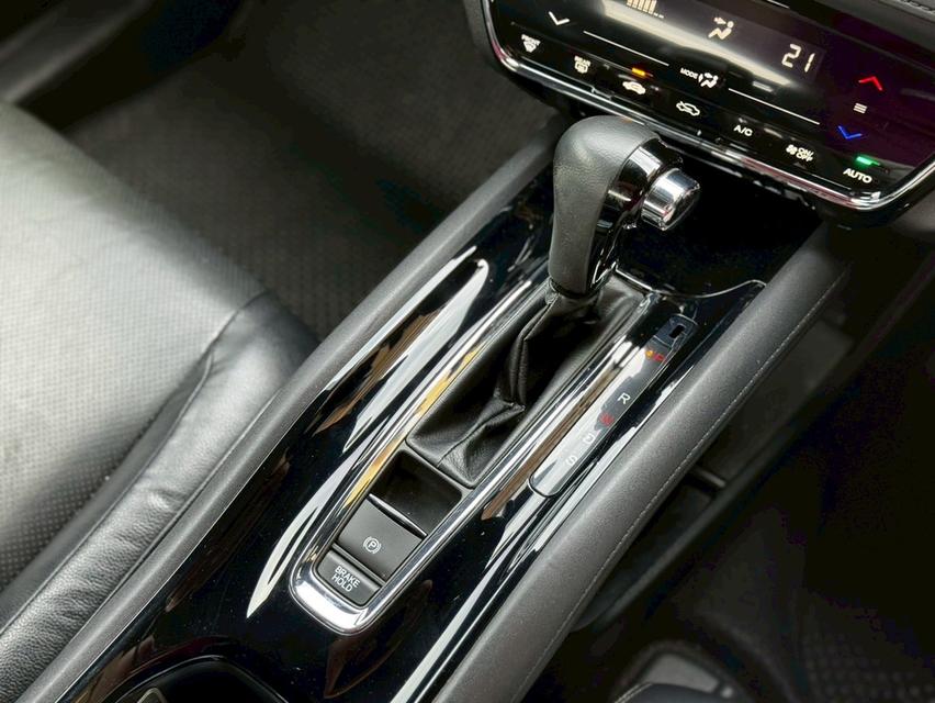 HONDA HRV 1.8 RS TOP SUNROOF (mnc)ปี 19 สีแดง  ออโต้  15