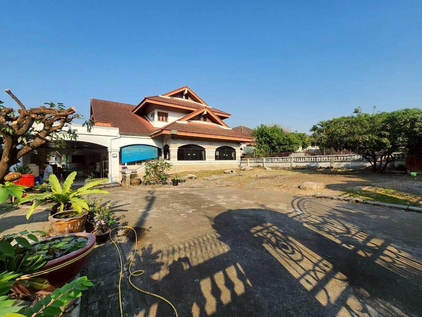 บ้านเดี่ยวหลังใหญ่พร้อมอยู่ บนเนื้อที่ดินกว้าง ทำเลดี เดินทางสะดวก ใกล้รถไฟฟ้า ใกล้ทางด่วน น้ำไม่ท่วม 3
