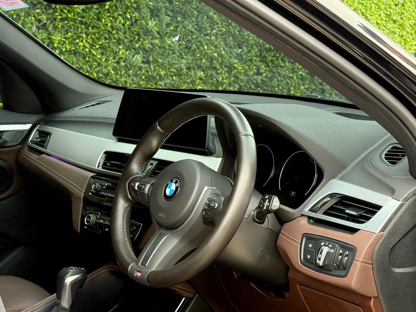 2021 BMW X1 20D MSPORT LCI รถมือเดียวออกป้ายแดง รถวิ่งน้อย เข้าศูนย์ทุกระยะ รถยังมีวารันตีศูนย์เหลืออีกนานครับ 11