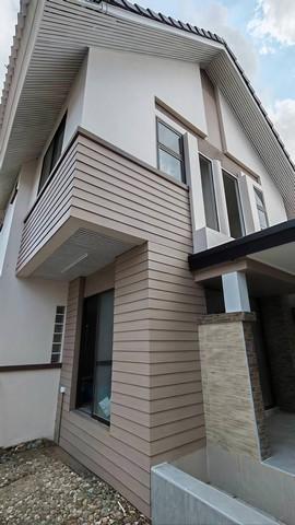 ขายบ้านรีโนเวทเดอะวิลเลจบางแสน บ้านแฝดสไตล์บ้านเดี่ยว สภาพใหม่มาก ทำใหม่ทั้งหลัง คุ้มค่า น่าซื้อ เนื้อที่ 36 ตารางวา 3 ห 2