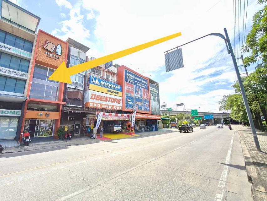 อาคารพาณิชย์ 4 ชั้น ถนนสุขาภิบาล 5 แขวงจรเข้บัว เขตลาดพร้าว กรุงเทพมหานคร 3