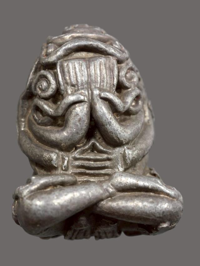 ปิดตายันต์ยุ่ง มหาอุตตโม เนื้อเงิน หลวงปู่ทิม วัดละหารไร่ จังหวัดระยอง