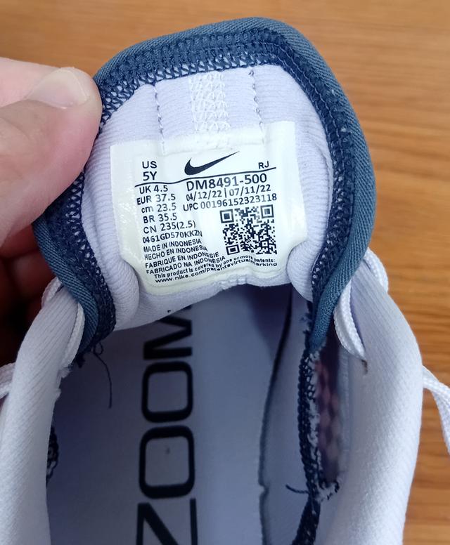 รองเท้าผ้าใบผู้หญิงไนกี้ Nike รุ่น AirZoom 7