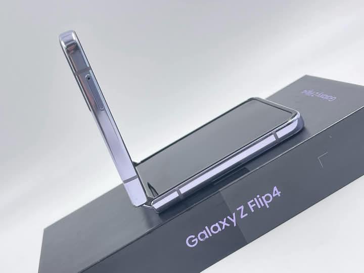 Galaxy Z Flip 4 สีม่วง  4