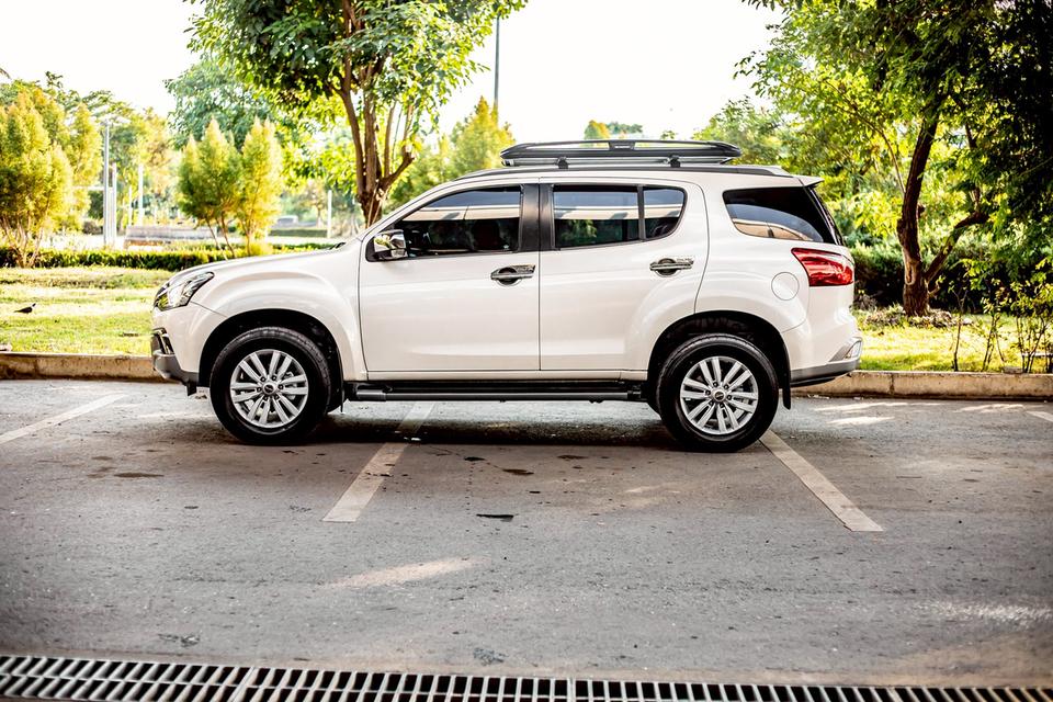 Isuzu Mu-X 1.9 DVD สีขาว ปี 2017 มือเดียวป้ายแดง 9