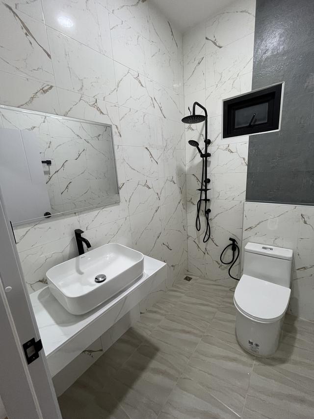 🏡 บ้านเดี่ยวที่มาพร้อมความเป็นส่วนตัวด้วยดีไซน์พิเศษ 2 ห้องนอน 2 ห้องน้ำ 1 ที่จอดรถ และสวน ส่วนตัวภายในบ้าน กับพื้นที่ใช้สอย 100 ตรม. ที่ดินเริ่มต้น 6