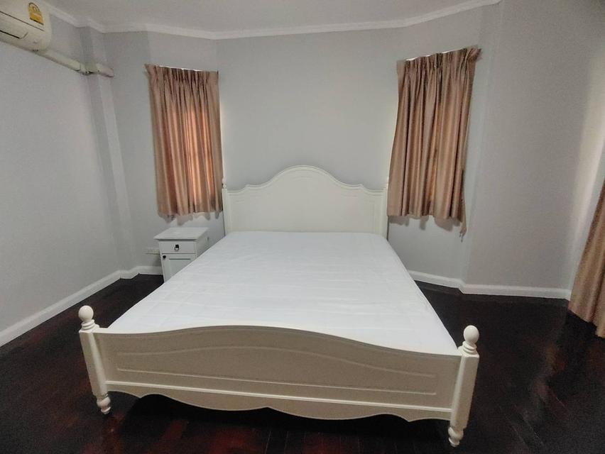 ให้เช่าบ้านเดี่ยว 2ชั้นเนื้อที่ 60ตร.ว พื้นที่ใช้สอย 200ตร.ม 3ห้องนอน 3ห้องน้ำ เฟอร์ครบ ถนนเฉลิมพระเกียรติ ร.9 สวนหลวง ร.9  ราคาเช่า 35,000 บ/ด 10