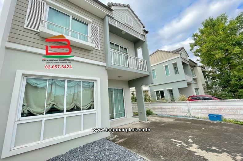 บ้านแฝด เนื้อที่ 35.8 ตร.ว. เดอะ วิลเลจ รังสิต-วงแหวน The Village Rangsit-Wongwaen ถนนรังสิต-นครนายก ตำบลลาดสวาย อำเภอลำลูกกา ปทุมธานี 5