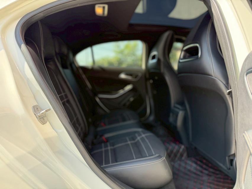 ปี 2014 BENZ A-CLASS, A180 โฉม W176 ปี12-19 สีขาว เครื่องยนต์เบนซิน 1.6 ลิตร 11