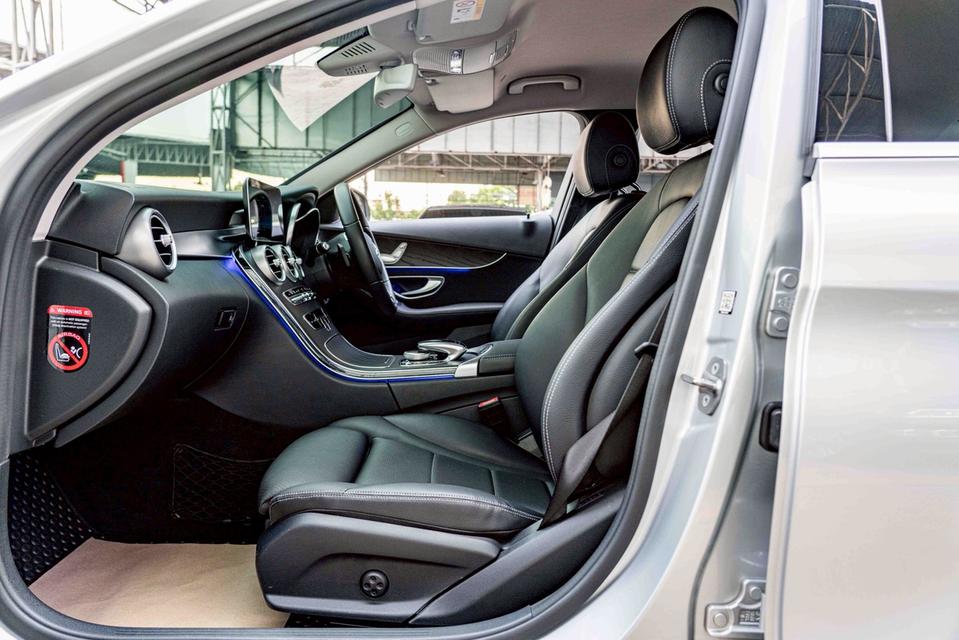 รหัสรถ NP6870 รุ่นรถ : BENZ C300e AVANTGARDEปีรถ : 2019 12