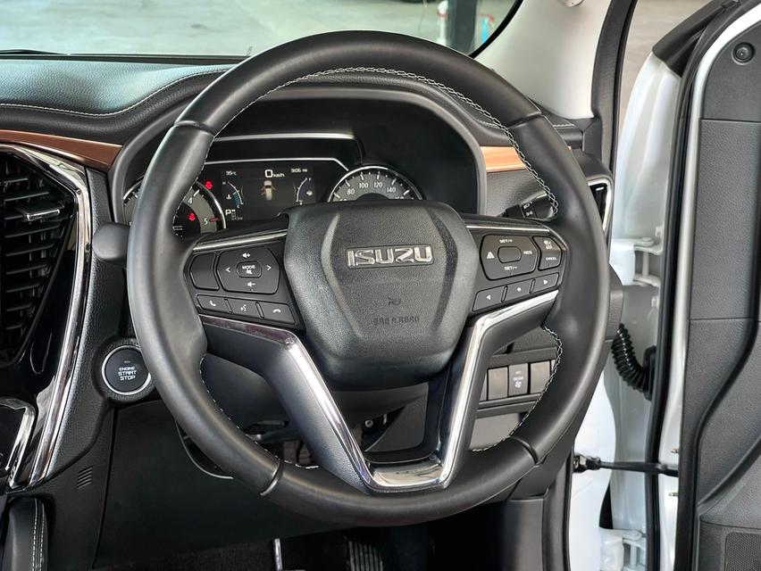 ขาย Isuzu MU-X 3.0 Ultimate ปี20 11