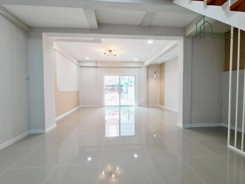 ทาวน์เฮาส์ 2 ชั้น ทรัพย์ดินทอง เทพารักษ์ รีโนเวทใหม่พร้อมอยู่  12
