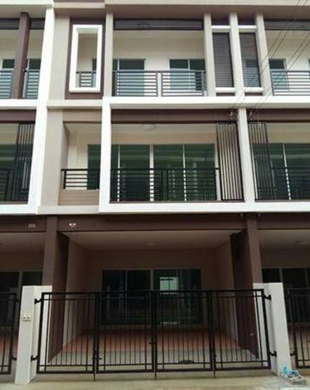 ขายทาวน์โฮม 3 ชั้น พร้อมอยู่ | หมู่บ้านอมรชัย 5 9