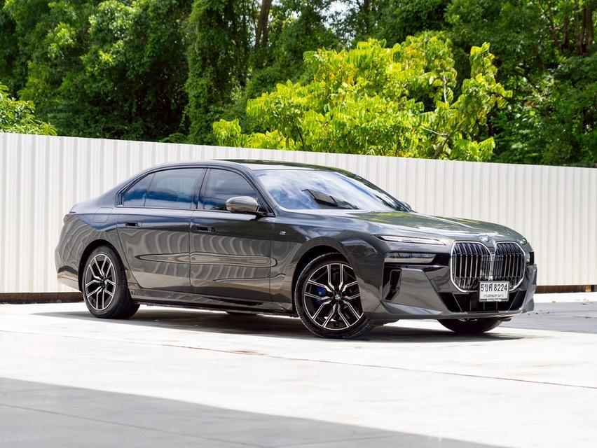 BMW 750e (G70) M Sport ปี 2024 มือเดียว ไมล์แท้ 15,000 กม. BSI/BRI เหลือเพียบ!