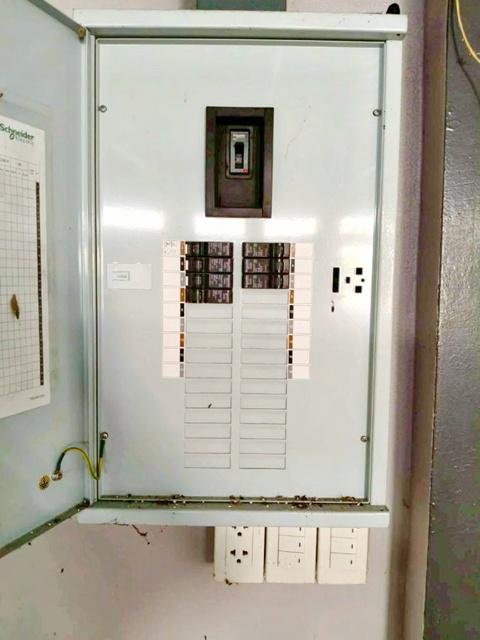 1ไร่ 250ตร.ว. รพ.ศาลายา 3.8 กม.ม.มหิดลศาลายา 1.9 กม.ทวีวัฒนา ให้เช่าโกดัง 1,305 ตร.ม. ติดถนนใหญ่ ศาลาธรรมสพน์ ทวีวัฒนา พ 8