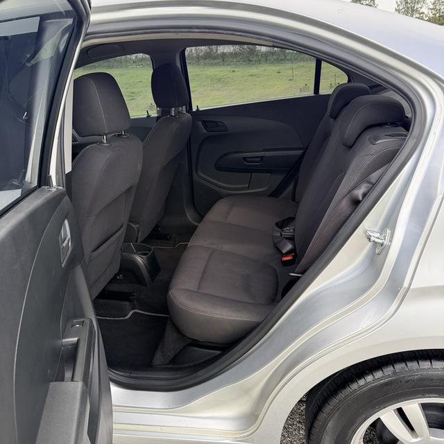 CHEVROLET SONIC LT AUTO 2015 ❇️น็อตไม่ขยับ ไม่เคยชน ไม่เคยแก็ส ✅ภายในสะอาด ไมล์แท้9หมื่นโล ❇️ประหยัดน้ำมัน มีรับประกันรถ รูปที่ 13