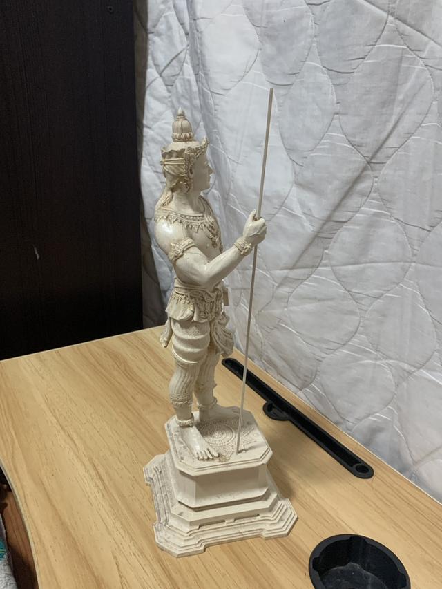 องค์พระวิษณุกรรมพ่อยืน