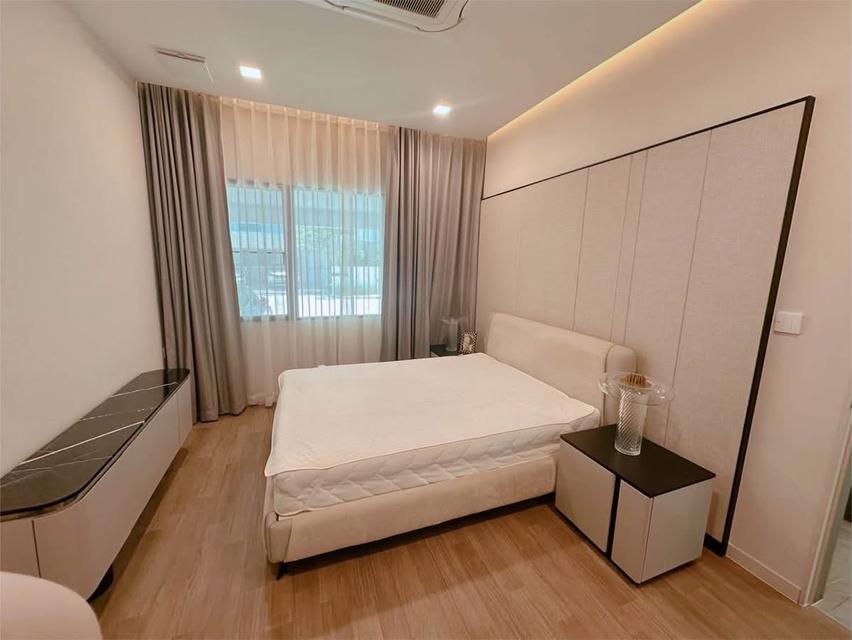 ให้เช่าบ้านเดี่ยวหรู มัณฑนา บางนา กม.15 4 ห้องนอน 5 ห้องน้ำ พื้นที่ใช้สอย 240 ตร.ม. ใกล้ Central Village ราคา 130000 บาท 3