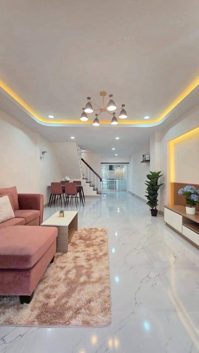 🍒หมู่บ้านอิมพีเรียลเพลส-ซอยลาดปลาดุก🍒ทาวน์เฮ้าส์ 2 ชั้น หลังตลาดJAS GREEN  ห่างจากกาญจนาภิเษกเพียง 2 กิโลเมตร ถนนเมนในโครงการกว้าง12 เมตร 3