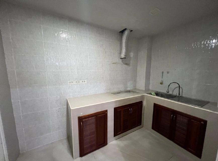 ขายทาวน์เฮ้าส์สวย พร้อมอยู่ ทำเลดี “โกลเด้นทาวน์ รามอินทรา-วงแหวน' 4