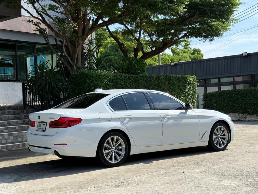 2020 BMW SERIES 5 G30 รถมือเดียวป้ายแดง รถออกศูนย์ BMW THAILAND รถวิ่งน้อยเพียง 80,000 กม เข้าศูนย์ตลอด รถไม่มีอุบัติเหตุครับ รูปย่อยที่ 3