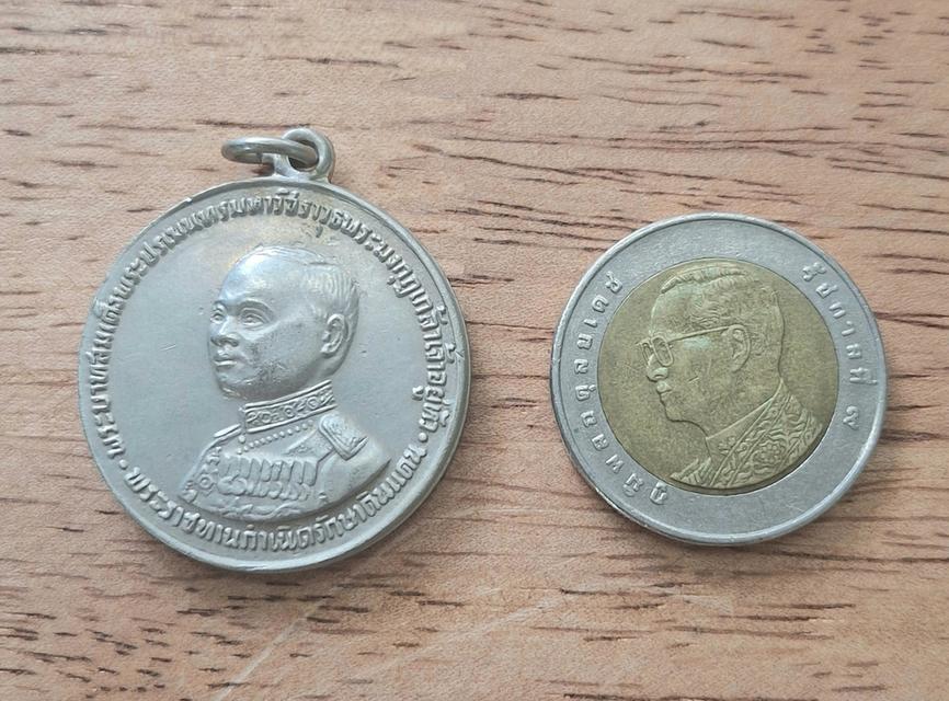 เหรียญพระผู้กำเนิดรักษาดินแดน ร6 ออกปี 2505 หูเชื่อม เนื้ออัลปาก้า (ท่านเจ้าคุณนรฯ อธิษฐานจิต) รูปย่อยที่ 4