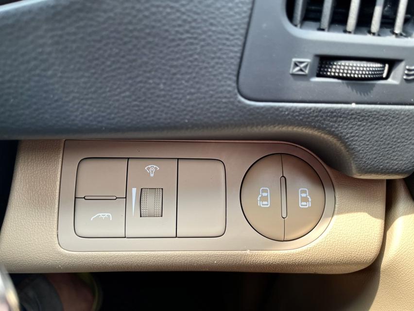 รหัสรถ AP8440 Hyundai H1 2.5  Elite ปี18 สีน้ำตาล ดีเซล 15