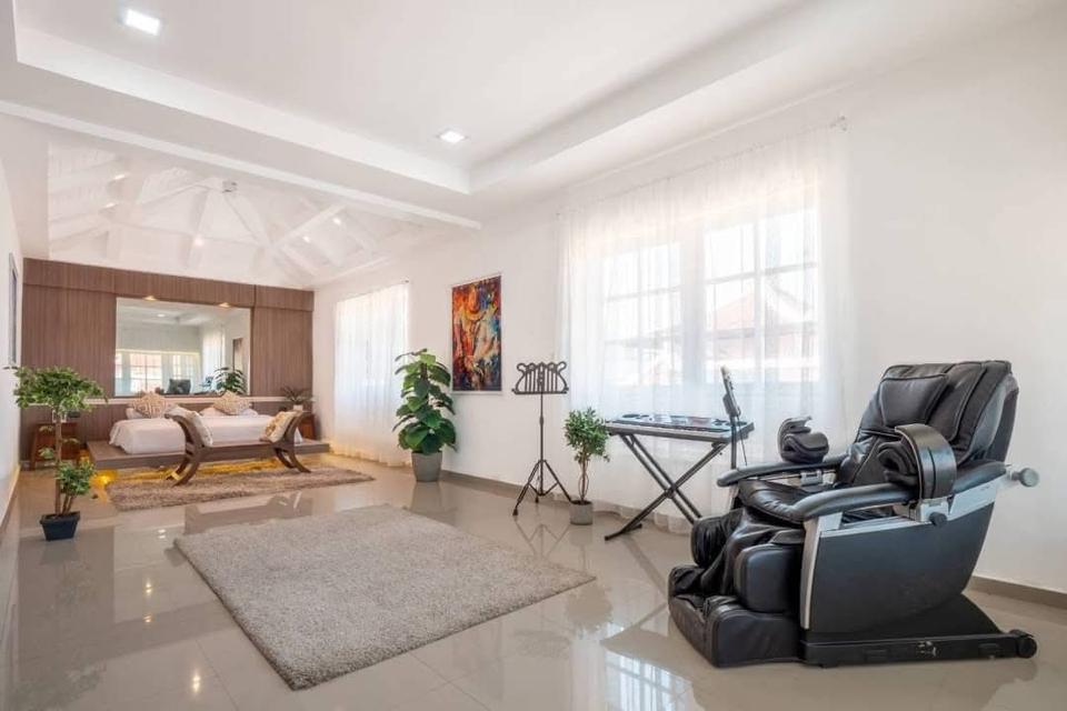 Selling villa 2 storey style Thai - Bali Pattaya 19.0 million  3