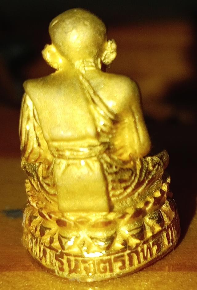 หลวงปู่ทวด เนื้อทองคำ( รุ่นจตุรภัทร) 2