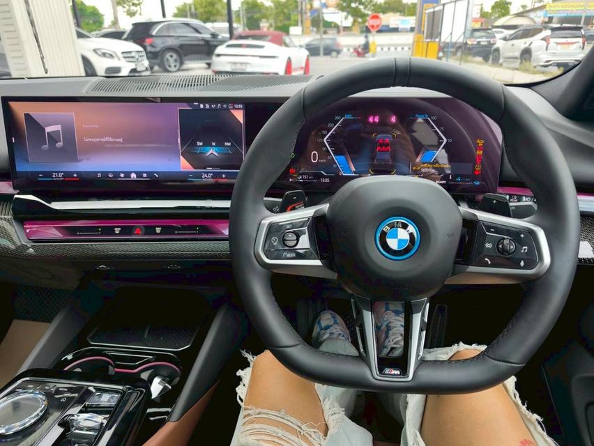 รหัสรถ KPV9732 🚗✨ 2025 BMW 530e M SPORT PRO (ยังไม่จดทะเบียน) ✨🚗
