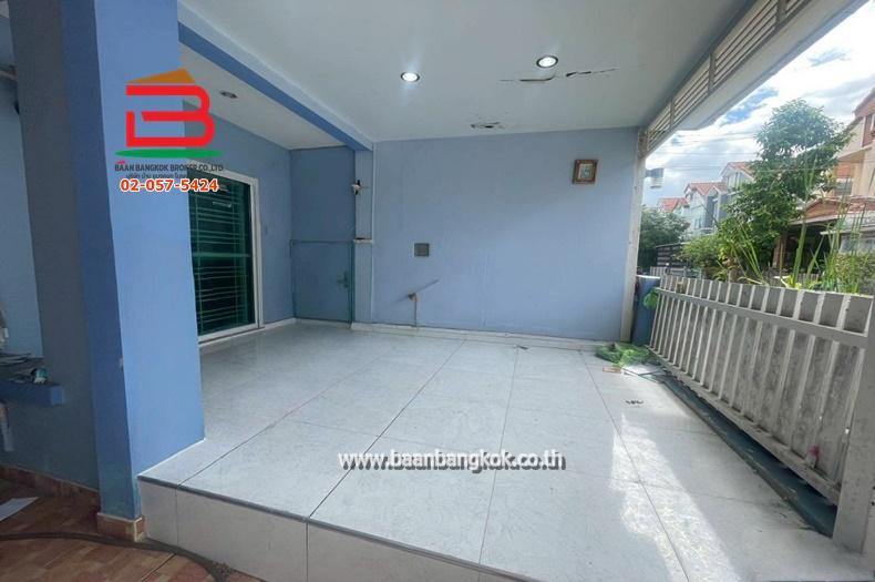 ทาวน์เฮาส์ หมู่บ้าน วรารักษ์ รังสิต คลอง 3 เนื้อที่ 20.5 ตรว. ถนนรังสิต-นครนายก ต.คลองสาม อ.คลองหลวง จ.ปทุมธานี