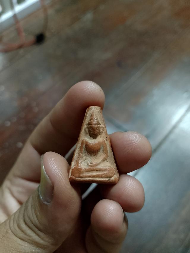 พระผงสุพรรณ หลวงพ่อมุ่ย วัดดอนไร่ 2512 อกนูน มือก้ามปู 1