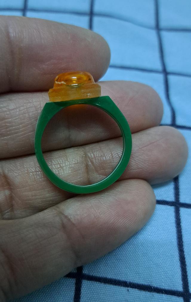 #แหวนหัวน้ำมันเดือด(แหวนวงค์สีเขียวเหนี่ยวทรัพย์)เป็นพลาสติกแบบนี้เป็นแหวนยุคแรกๆของหลวงปู่ครับ #ถือว่าเป็นวัตถุมงคลหรือเครื่องราง