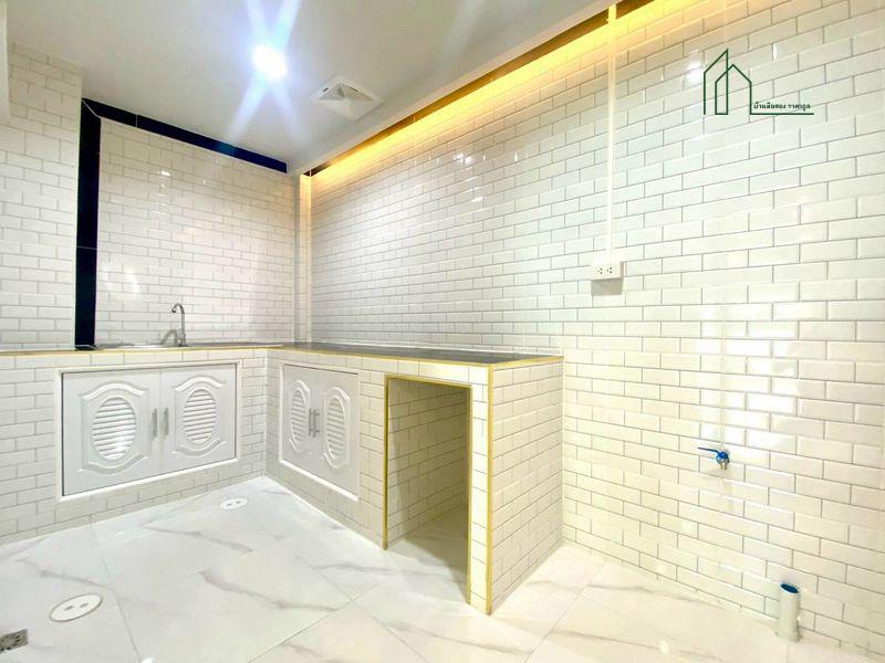 ทาวน์เฮาส์ รีโนเวทใหม่ หมู่บ้านปิยวรารมย์ ถนนบ้านกล้วย-ไทรน้อย ฟรีโอน  8