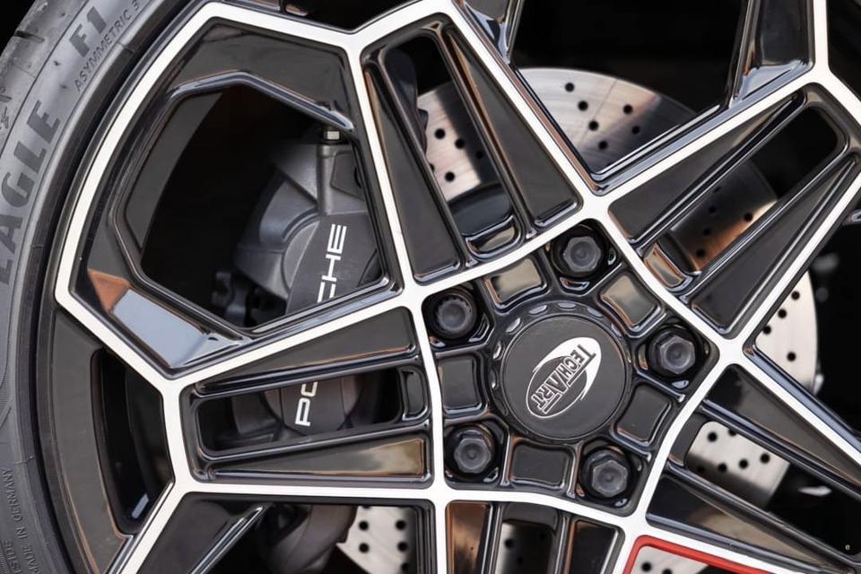 Porsche 911 CARRERA ,992 Techart 11