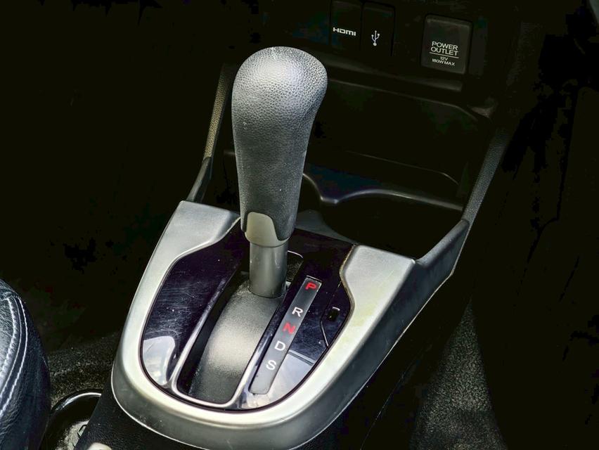 HONDA  JAZZ GK 1.5 SV Top Y2015. สีเหลือง ออโต้  15